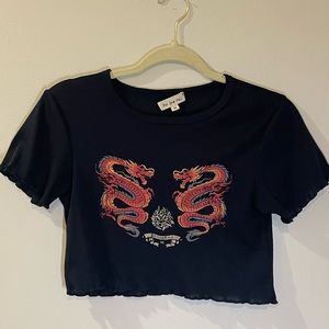 Black cropped dragon tee